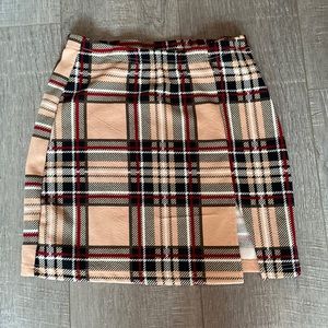 Has a slit on the bottom